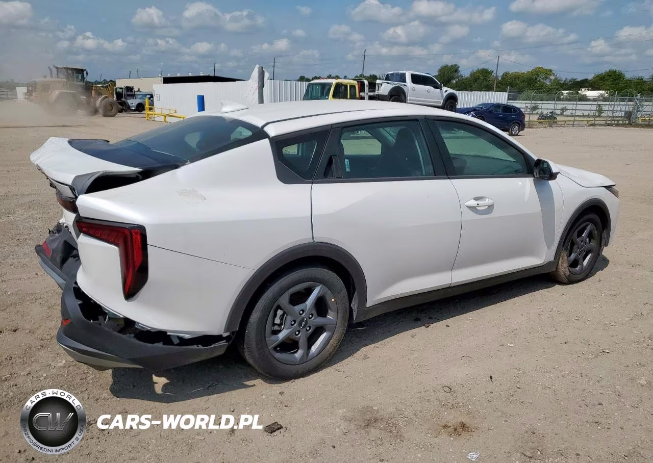 2025 Kia K4 VIN:3KPFT4DE6SE058574 - 3