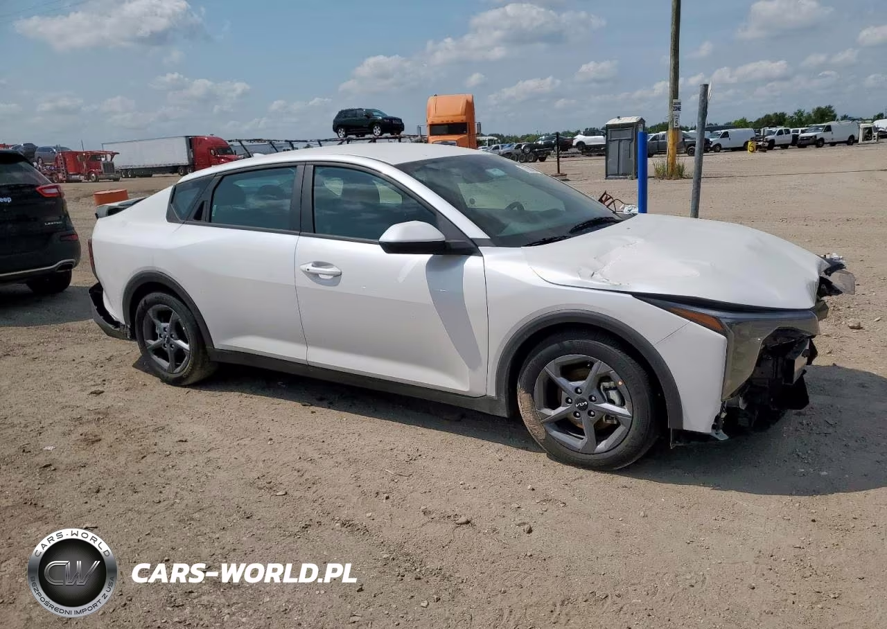 2025 Kia K4 VIN:3KPFT4DE6SE058574 - 4