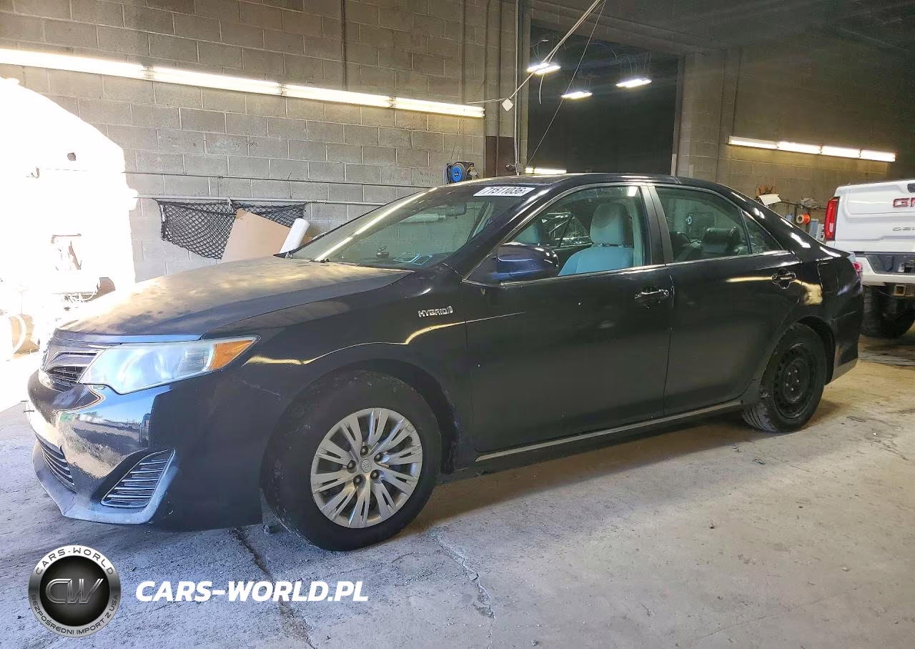 2014 Toyota Camry Hybrid Le – zdjęcie 1 z 12