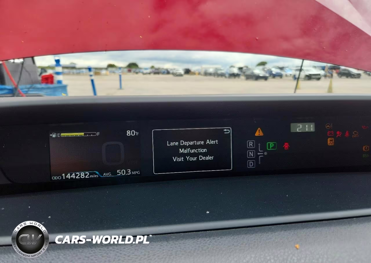 2018 Toyota Prius Two VIN:JTDKBRFU3J3081478 - 9