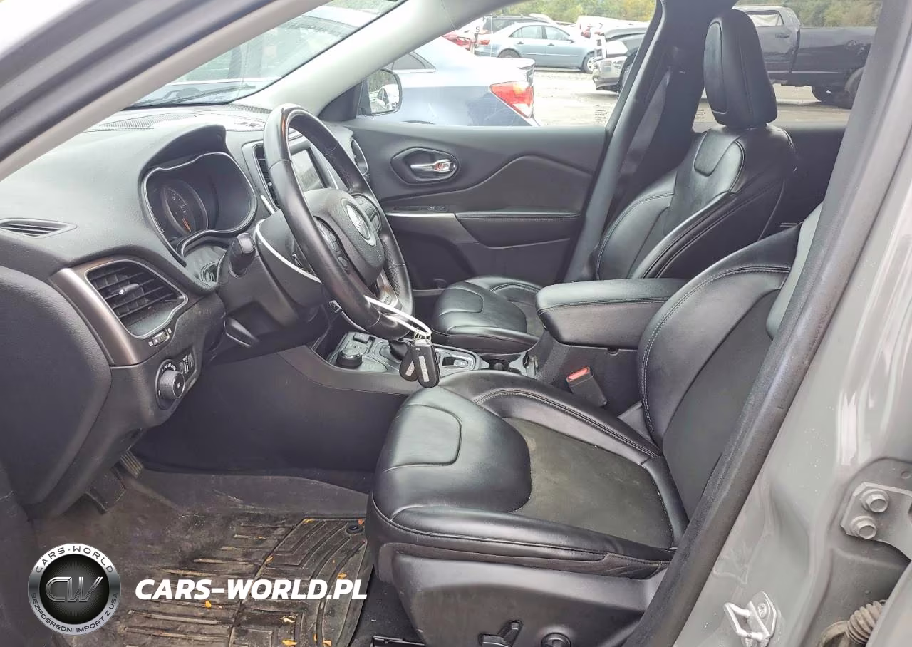 2019 Jeep Cherokee Latitude Plus VIN:1C4PJMLB1KD482294 - 7