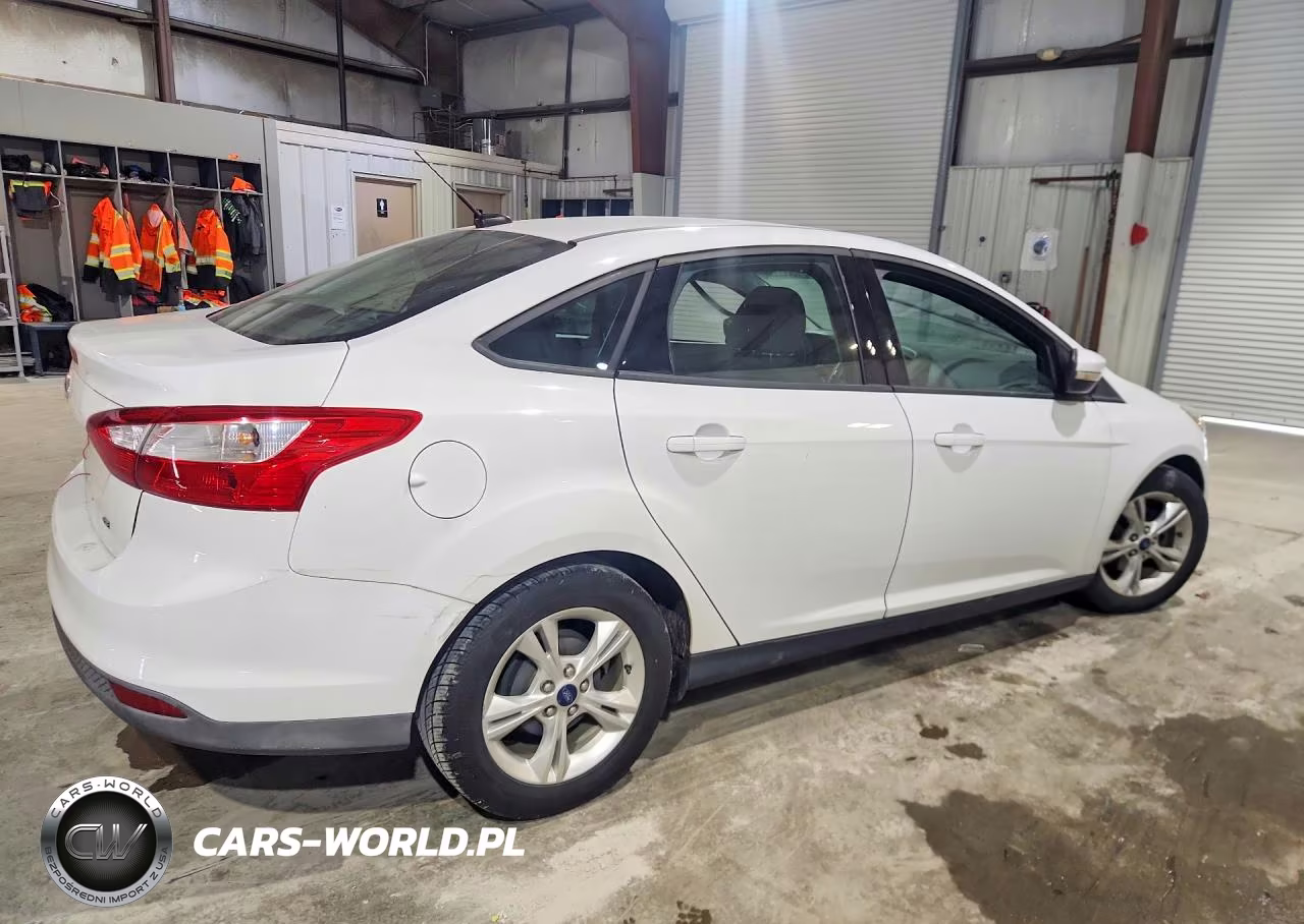 2013 Ford Focus Se VIN:1FADP3F24DL329950 - 3