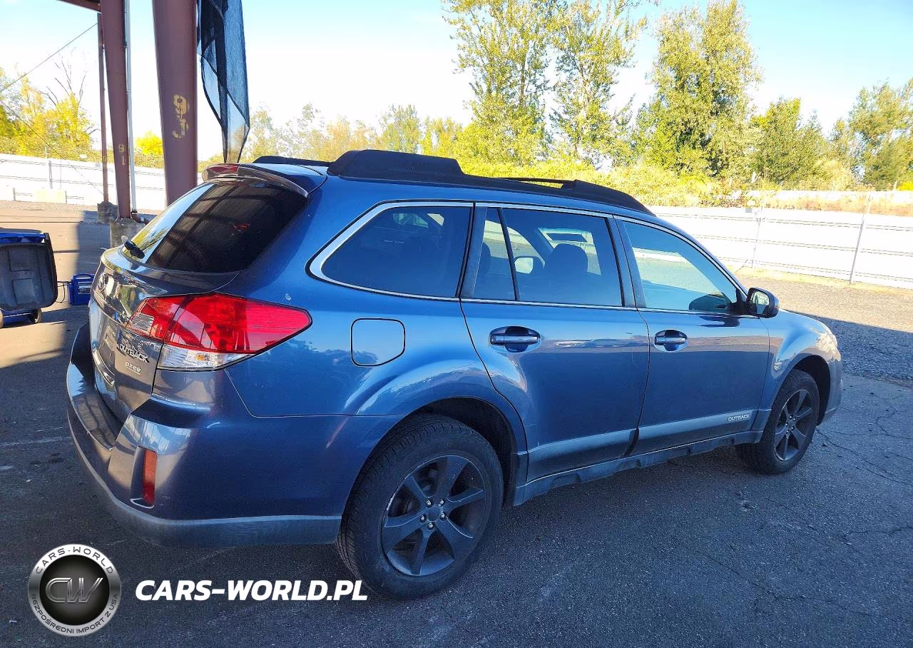 2013 Subaru Outback 2.5I Premium VIN:4S4BRBCC8D1228761 - 3