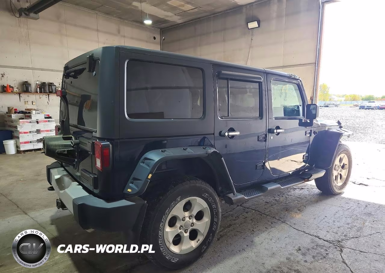 2013 Jeep Wrangler Unlimited Sahara VIN:1C4BJWEG9DL619702 - 3