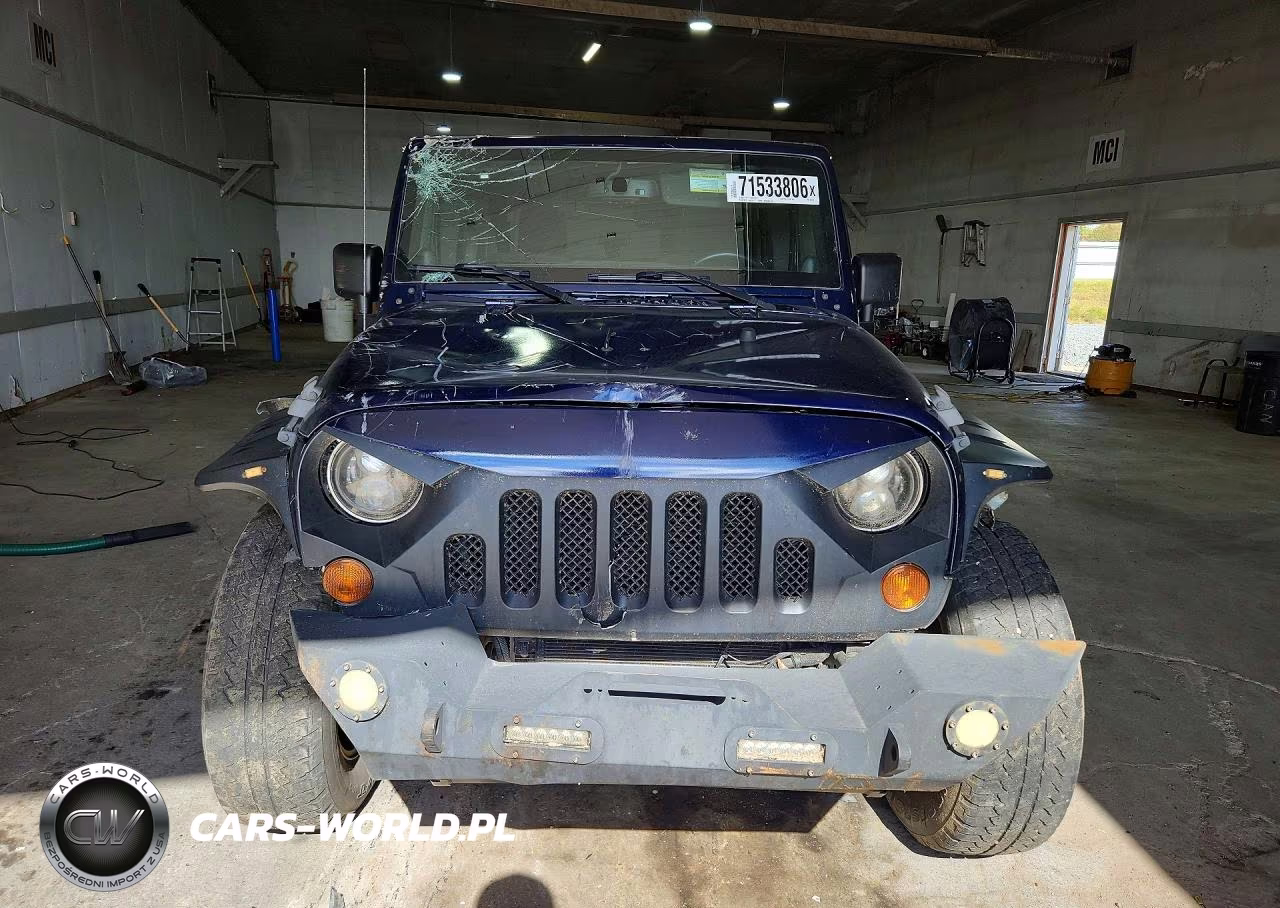 2013 Jeep Wrangler Unlimited Sahara VIN:1C4BJWEG9DL619702 - 5