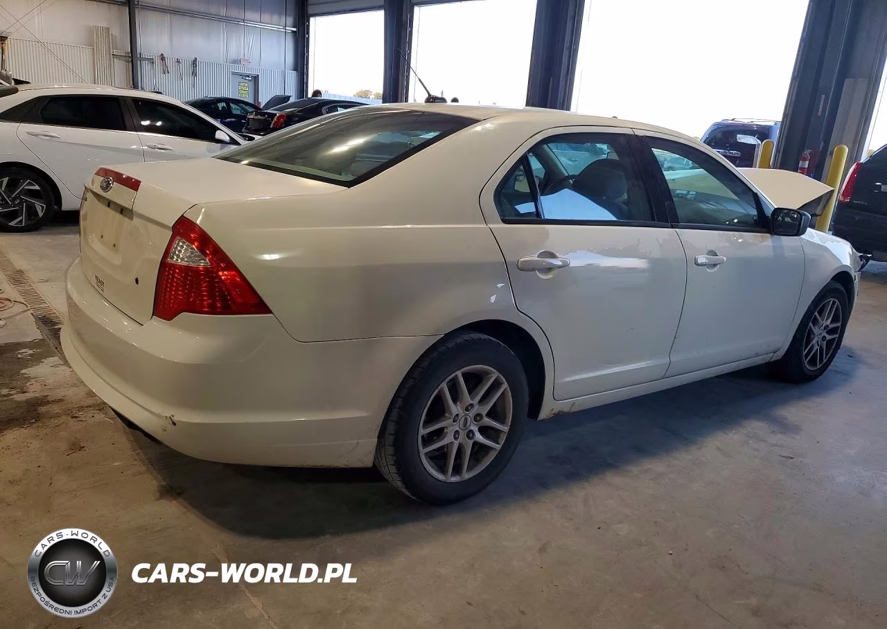 2011 Ford Fusion S VIN:3FAHP0GAXBR342626 - 3
