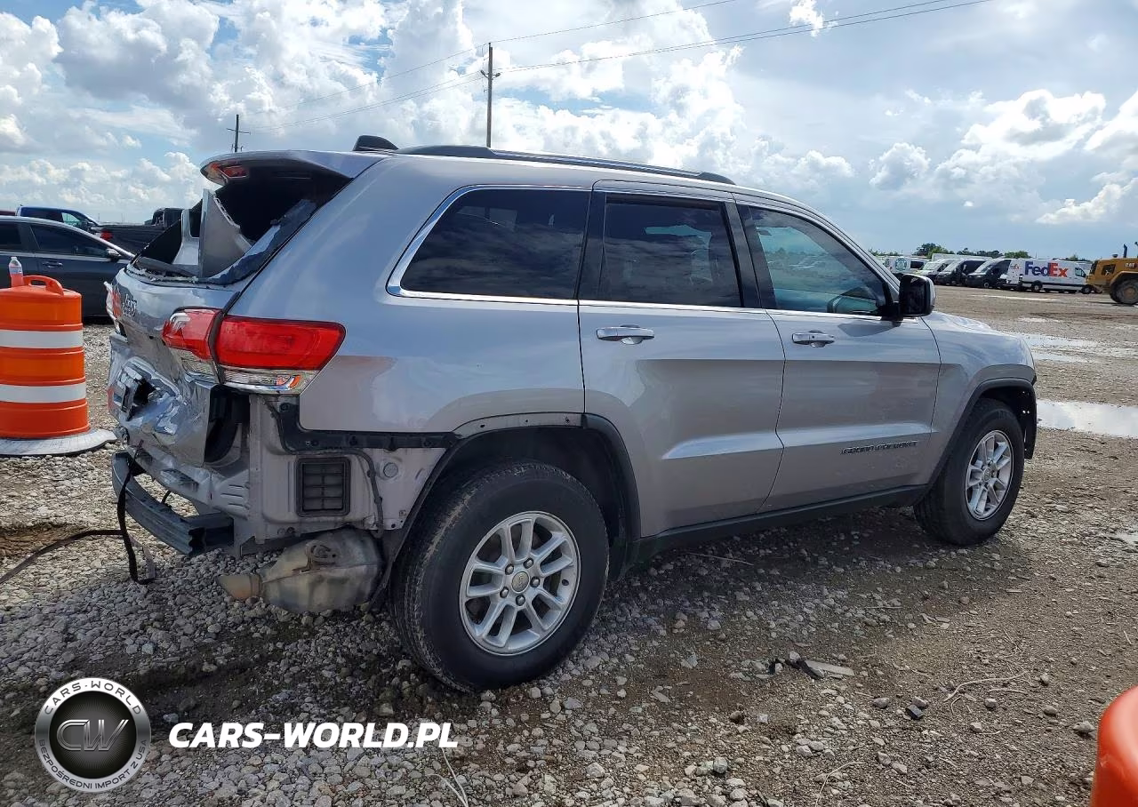 2018 Jeep Grand Cherokee Laredo VIN:1C4RJEAG9JC182309 - 3