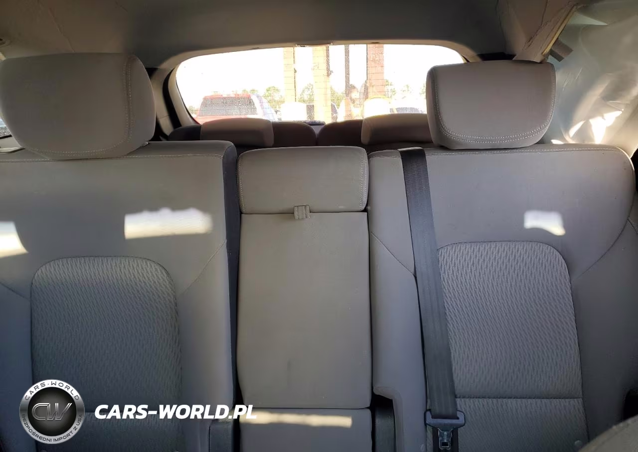 2018 Hyundai Santa Fe Se VIN:KM8SM4HF3JU260489 - 10