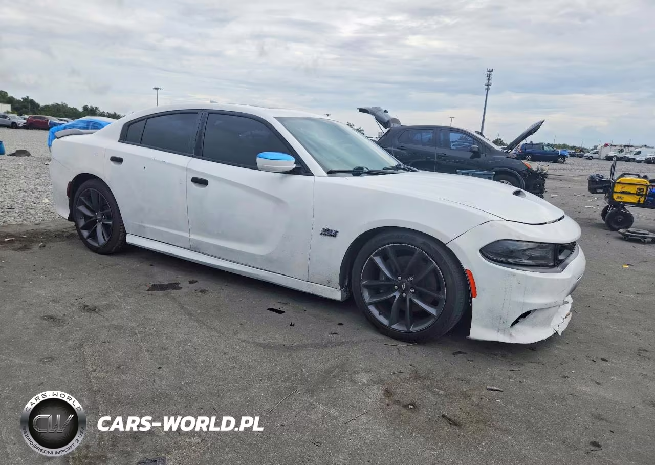 2019 Dodge Charger Scat Pack VIN:2C3CDXGJ1KH742211 - 4