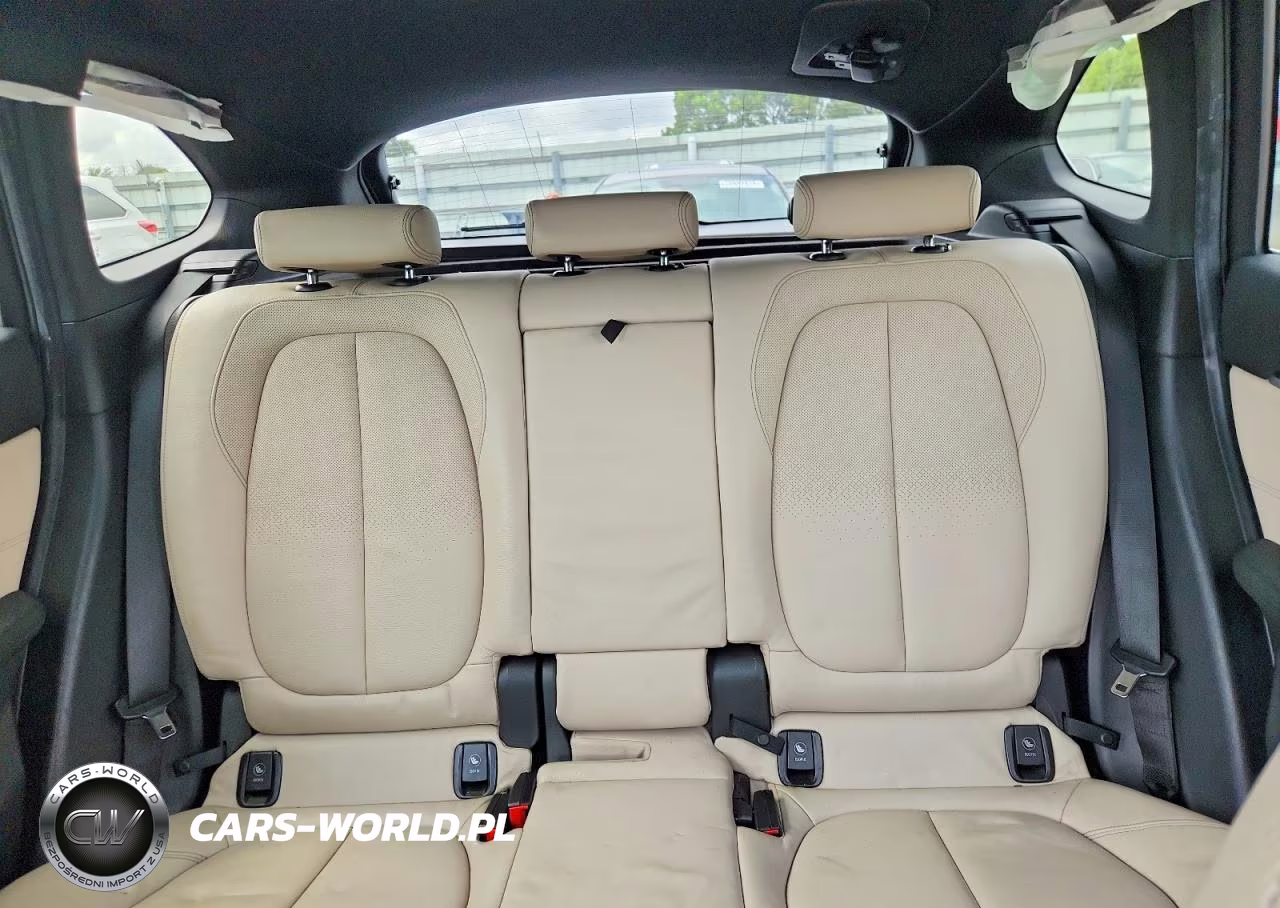2017 BMW X1 xDrive28I VIN:WBXHT3C33H5F70600 - 10