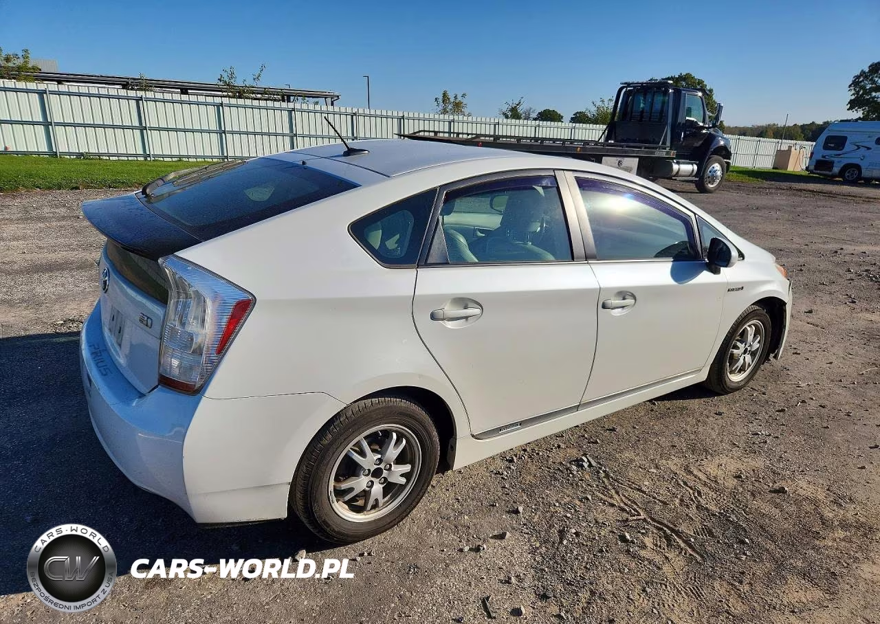 2011 Toyota Prius Four VIN:JTDKN3DU1B0320522 - 3