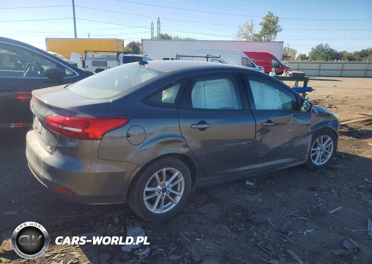 2016 Ford Focus Se VIN:1FADP3F22GL394574 - 3
