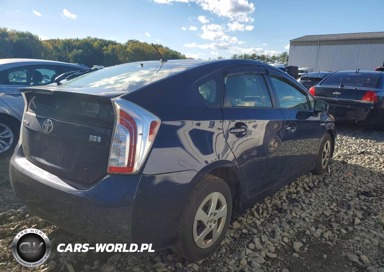 2013 Toyota Prius Two VIN:JTDKN3DUXD1635686 - 3
