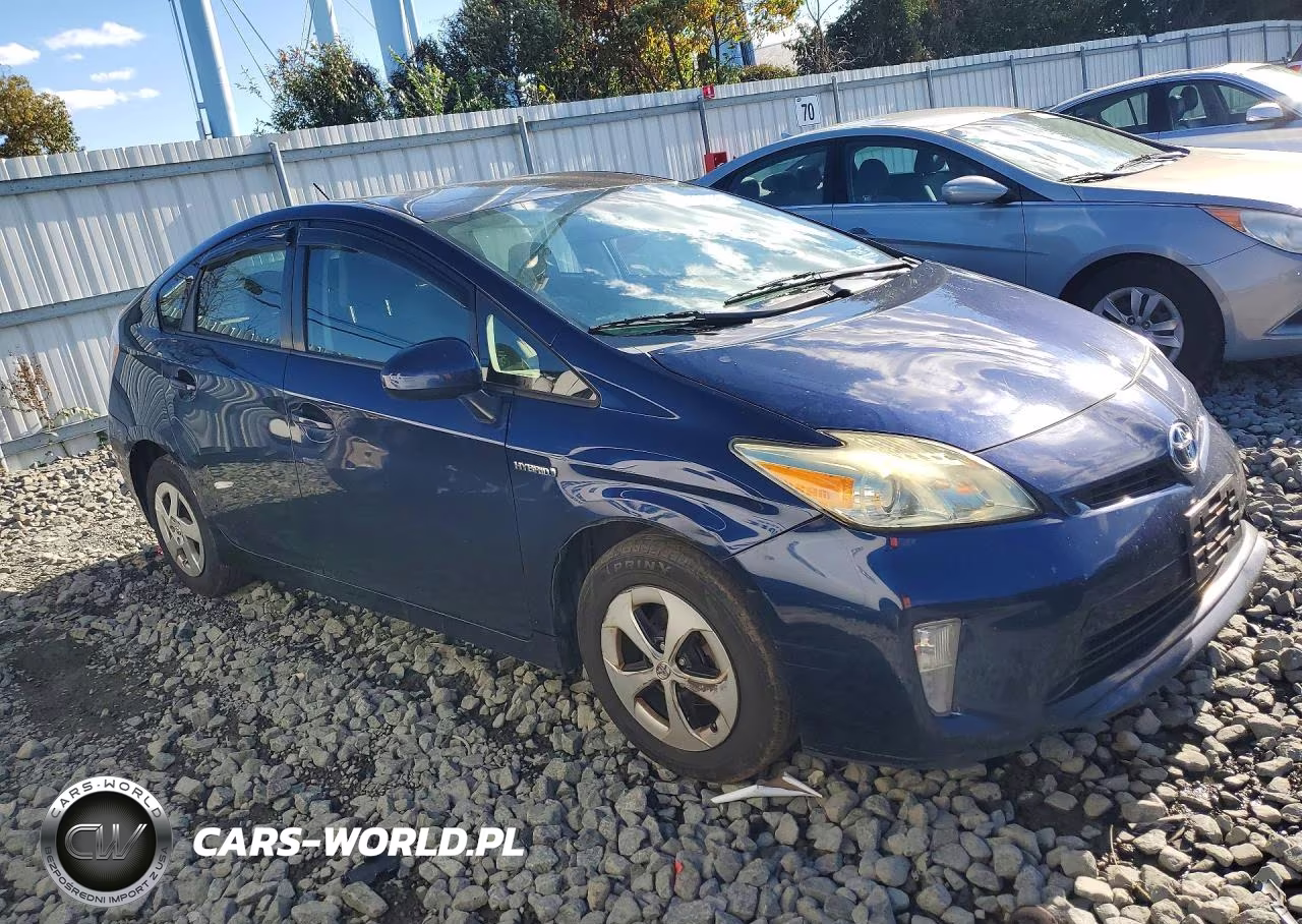 2013 Toyota Prius Two VIN:JTDKN3DUXD1635686 - 4