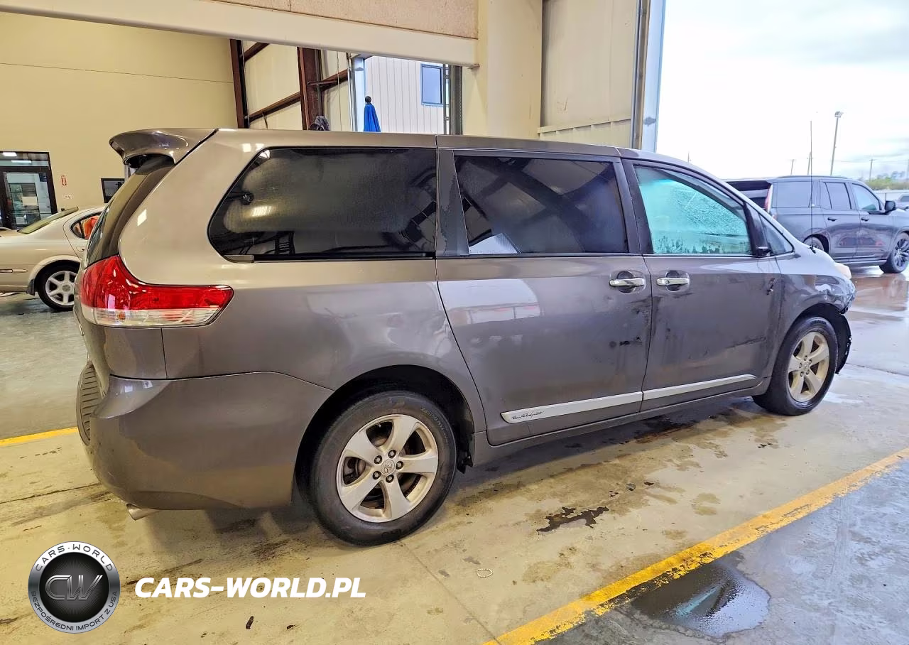 2011 Toyota Sienna Le VIN:5TDKK3DC8BS033143 - 3