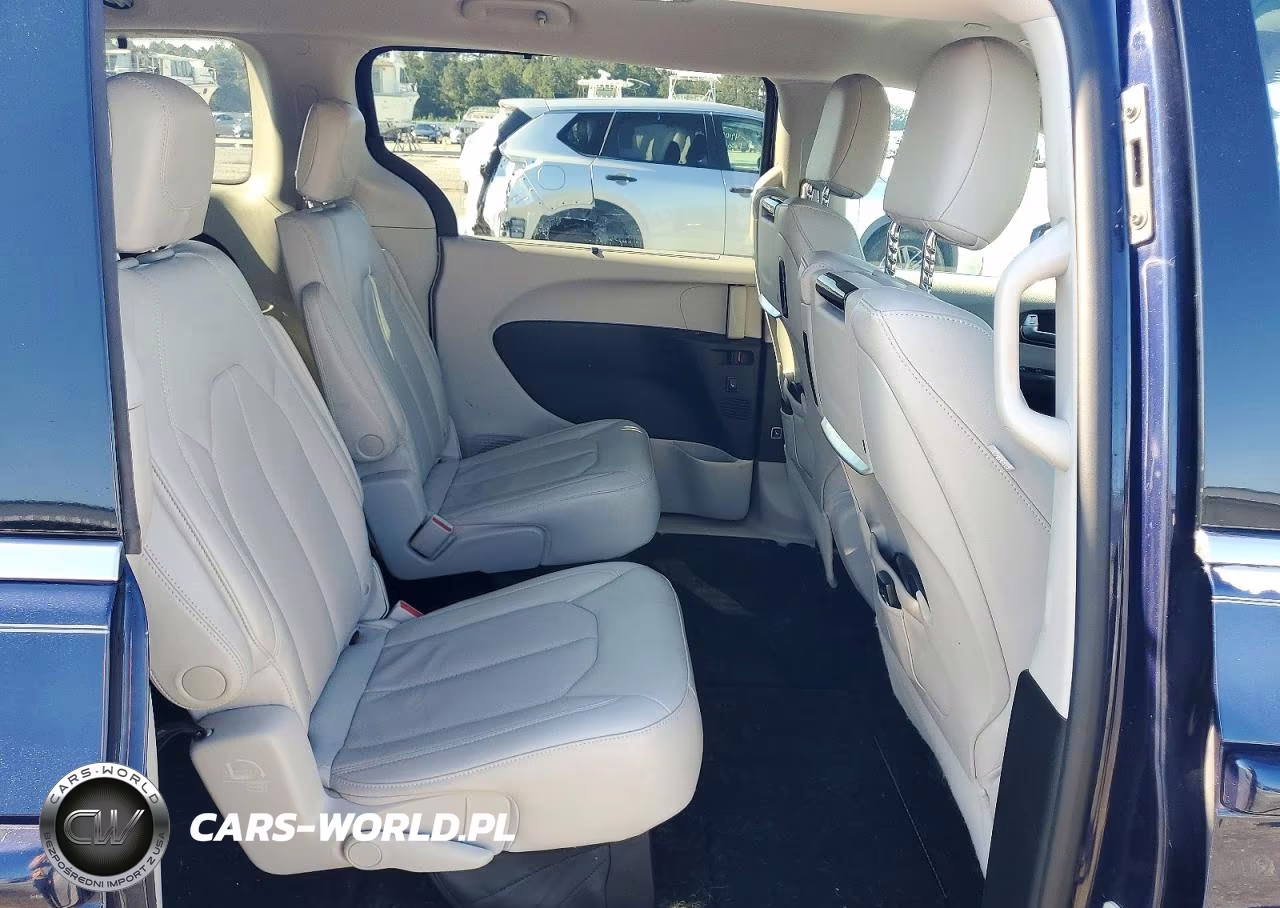 2018 Chrysler Pacifica Touring L Plus VIN:2C4RC1EG5JR108518 - 11