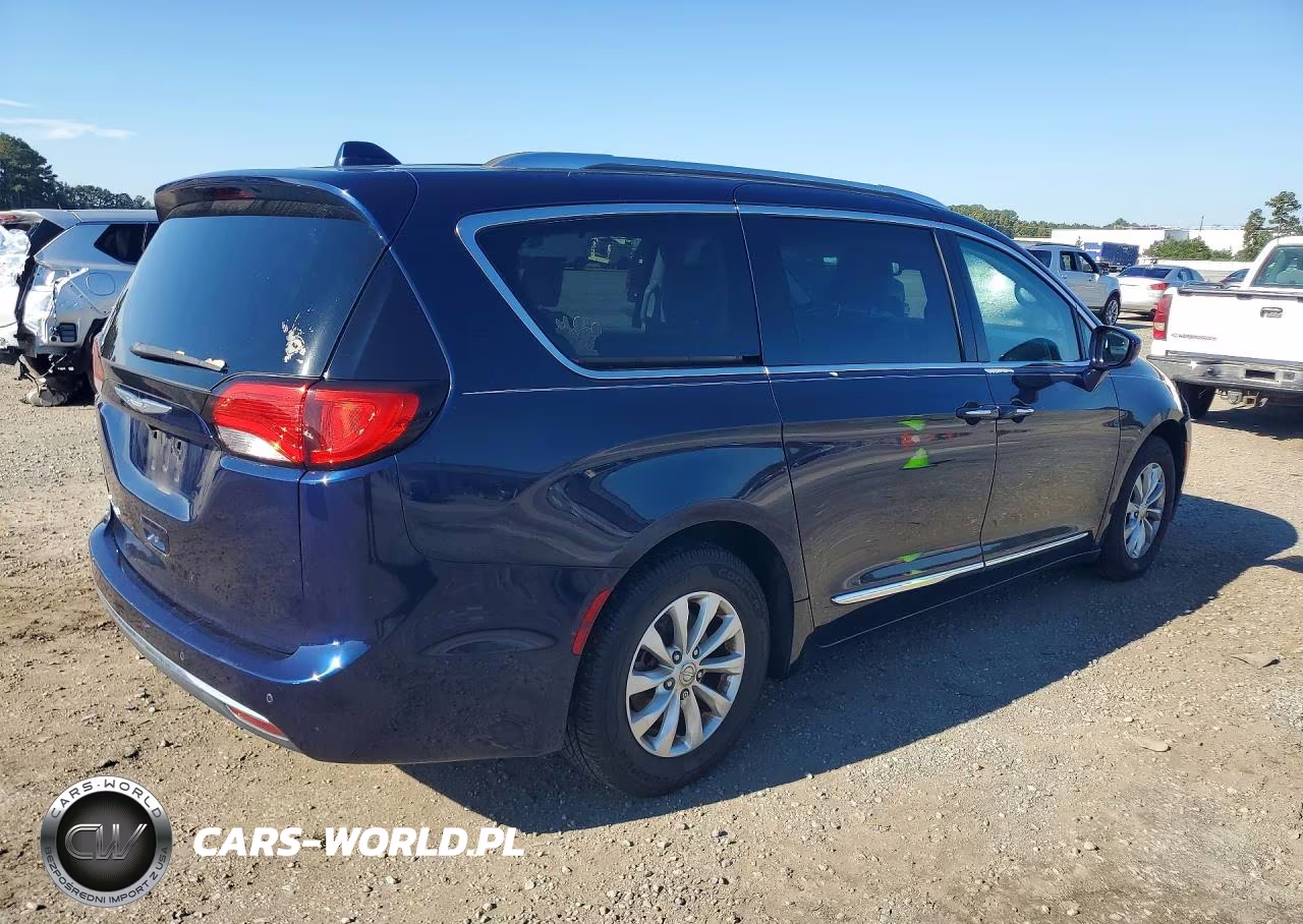 2018 Chrysler Pacifica Touring L Plus VIN:2C4RC1EG5JR108518 - 3