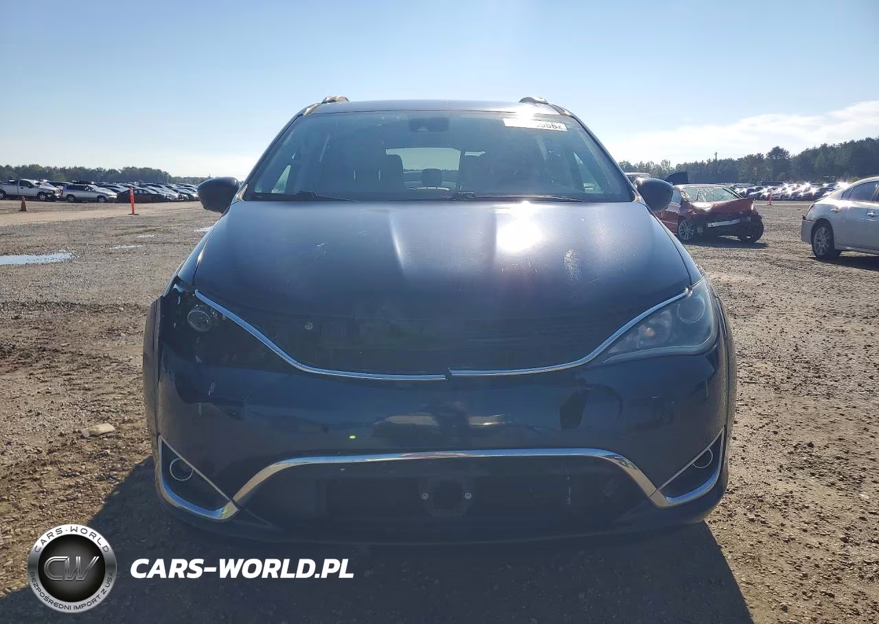 2018 Chrysler Pacifica Touring L Plus VIN:2C4RC1EG5JR108518 - 5