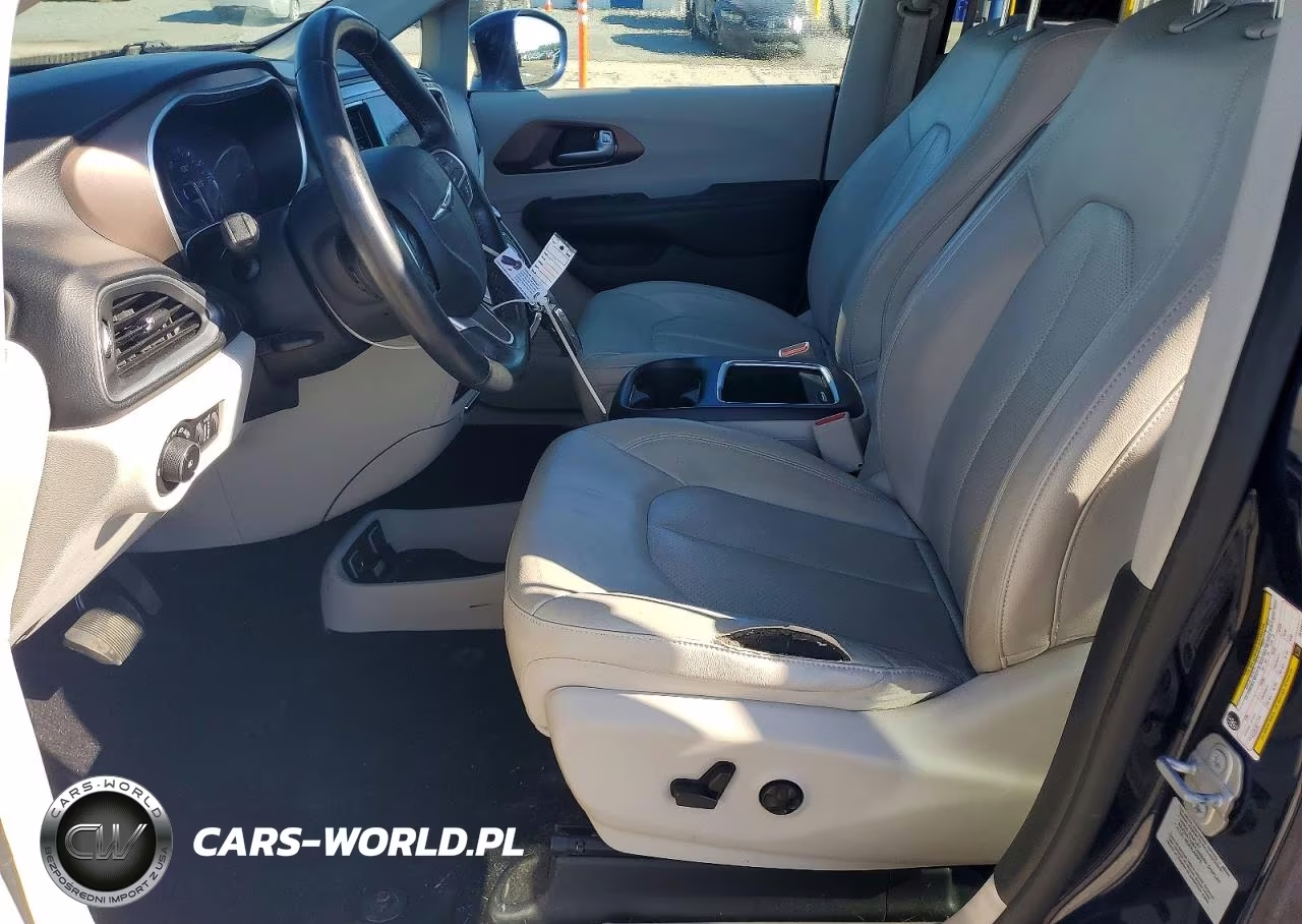 2018 Chrysler Pacifica Touring L Plus VIN:2C4RC1EG5JR108518 - 7