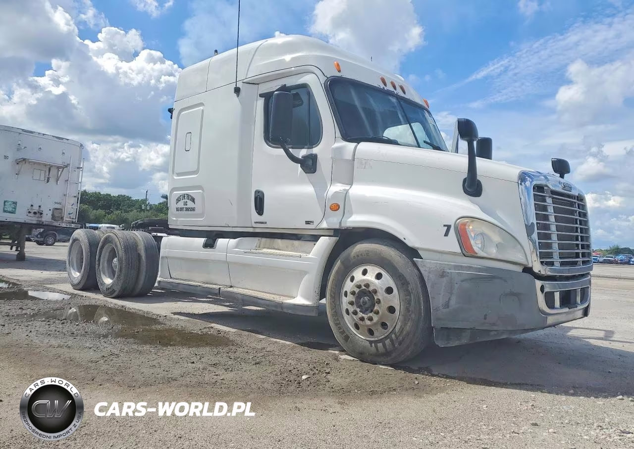 2012 Freightliner Cascadia 1 - Semi Truck VIN:1FUJGLDRXCSBB2296 - 4