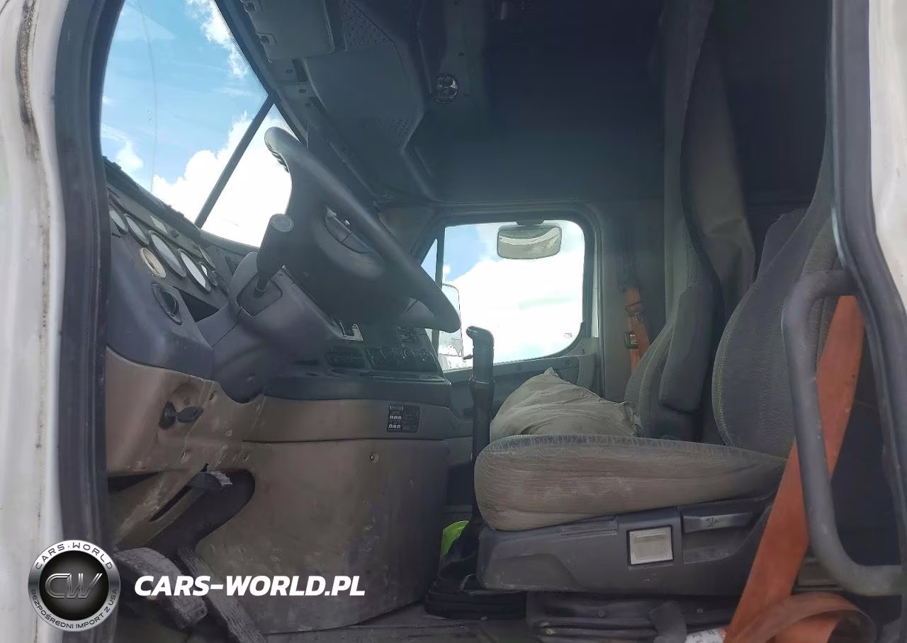 2012 Freightliner Cascadia 1 - Semi Truck VIN:1FUJGLDRXCSBB2296 - 7