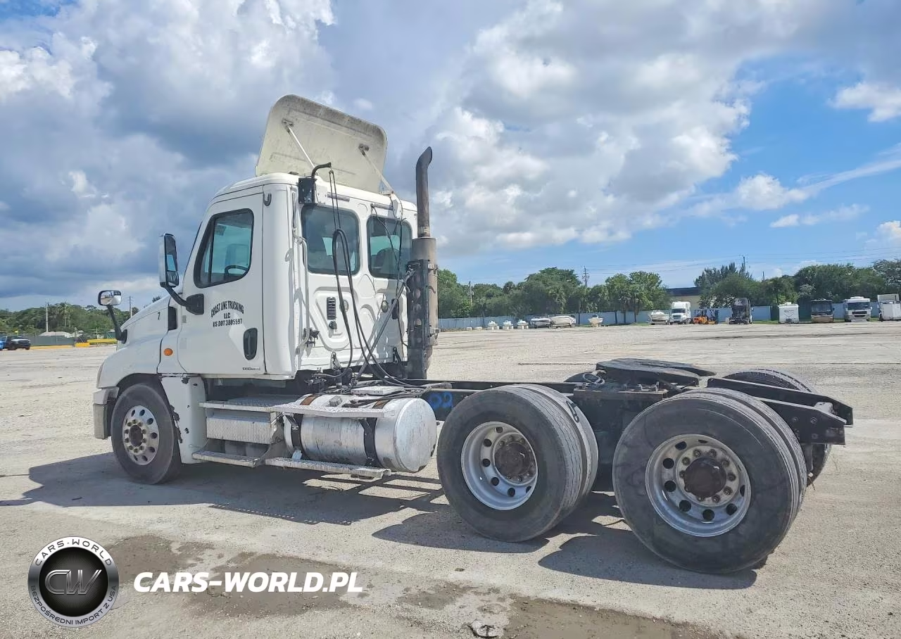 2010 Freightliner Cascadia 1 - Semi Truck VIN:1FUJGEDR4ALAN1051 - 2