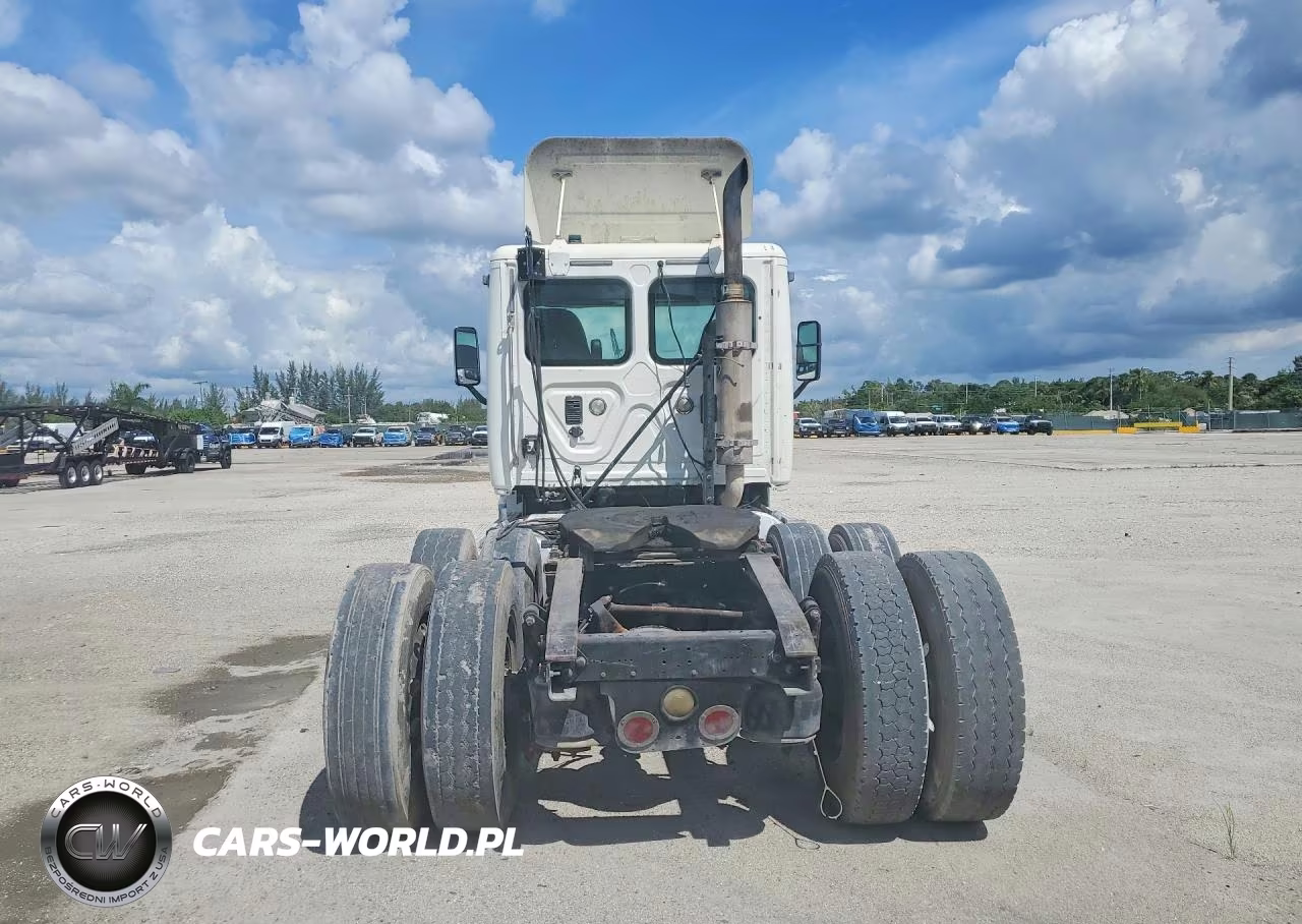 2010 Freightliner Cascadia 1 - Semi Truck VIN:1FUJGEDR4ALAN1051 - 6