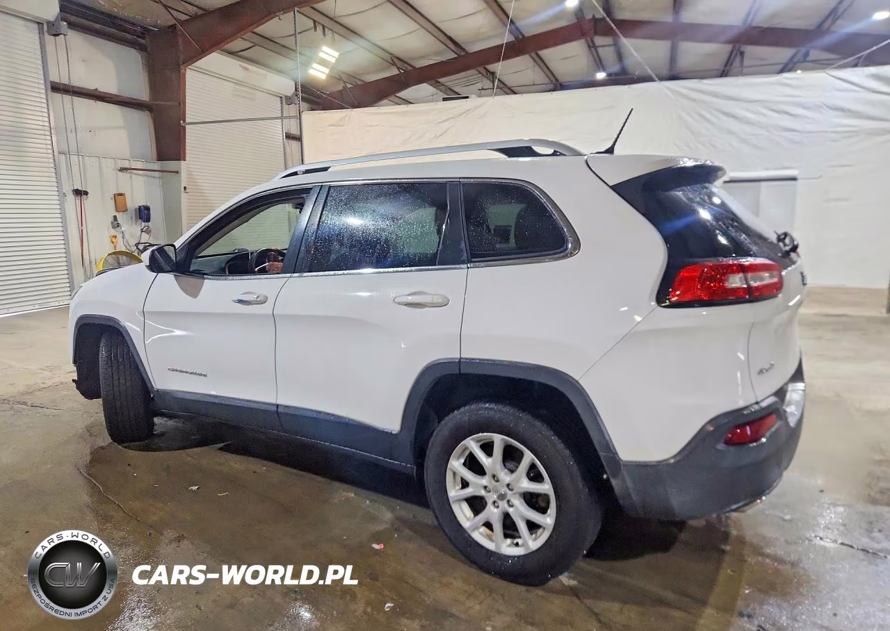 2015 Jeep Cherokee Latitude VIN:1C4PJMCS1FW686118 - 2