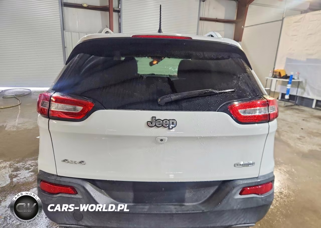 2015 Jeep Cherokee Latitude VIN:1C4PJMCS1FW686118 - 6