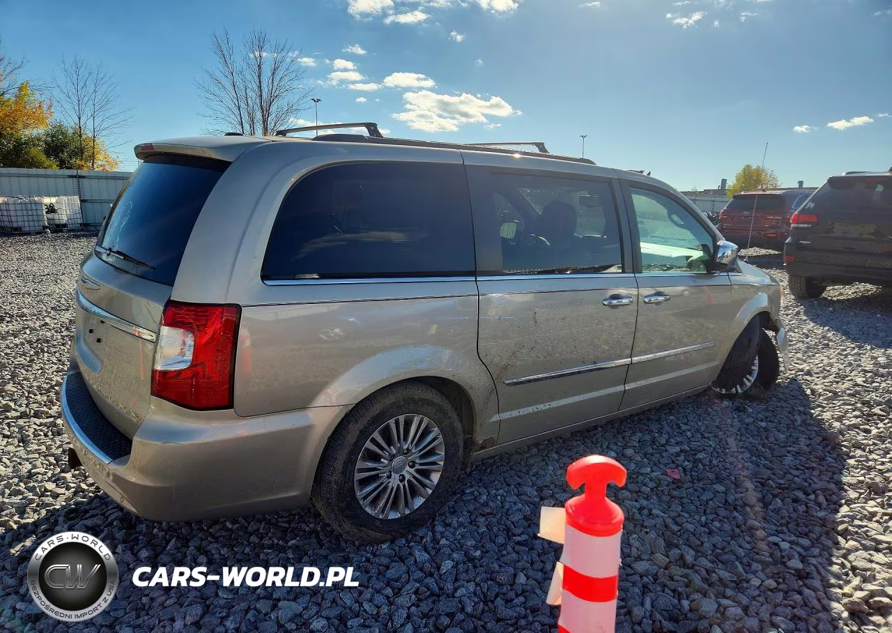 2013 Chrysler Town & Country Touring L VIN:2C4RC1CG9DR569745 - 3