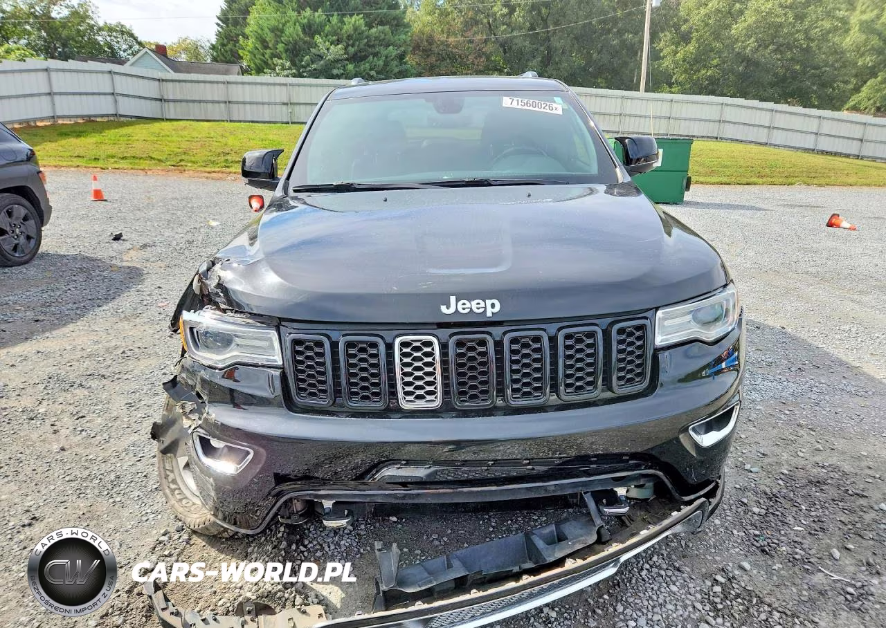 2017 Jeep Grand Cherokee Overland VIN:1C4RJECGXHC820042 - 5