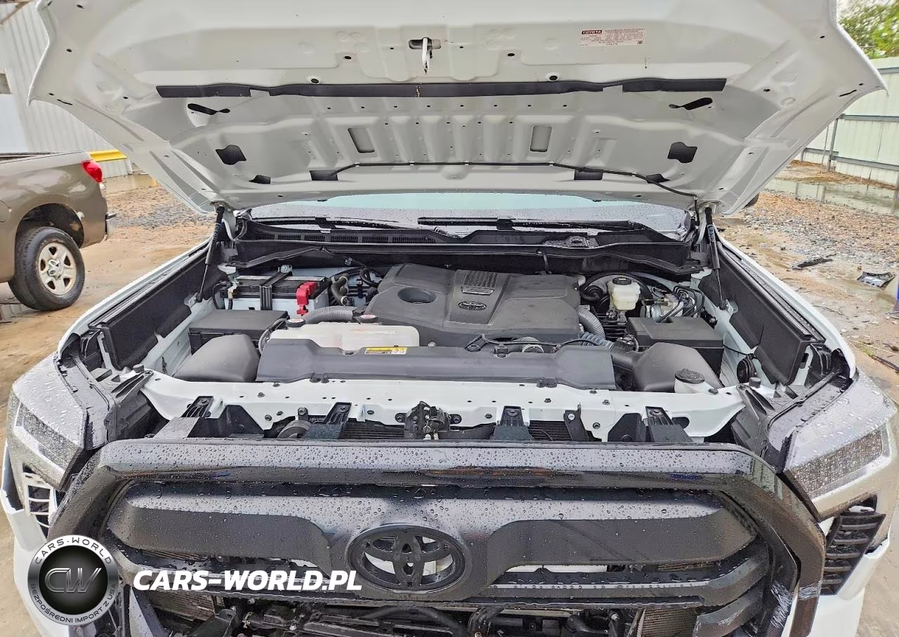 2025 Toyota Tundra Sr VIN:5TFKB5AB2SX047217 - 11