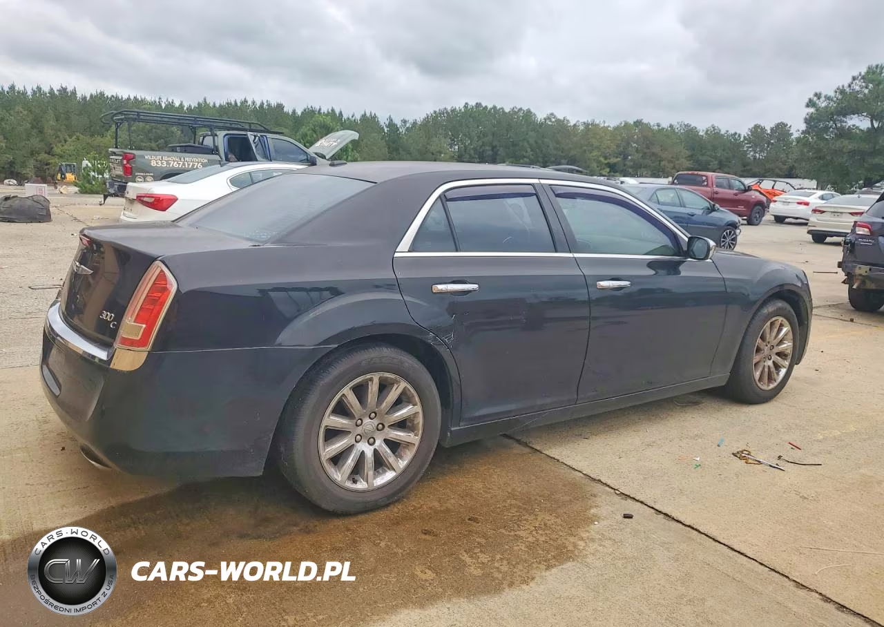 2013 Chrysler 300 VIN:2C3CCAET7DH650219 - 3