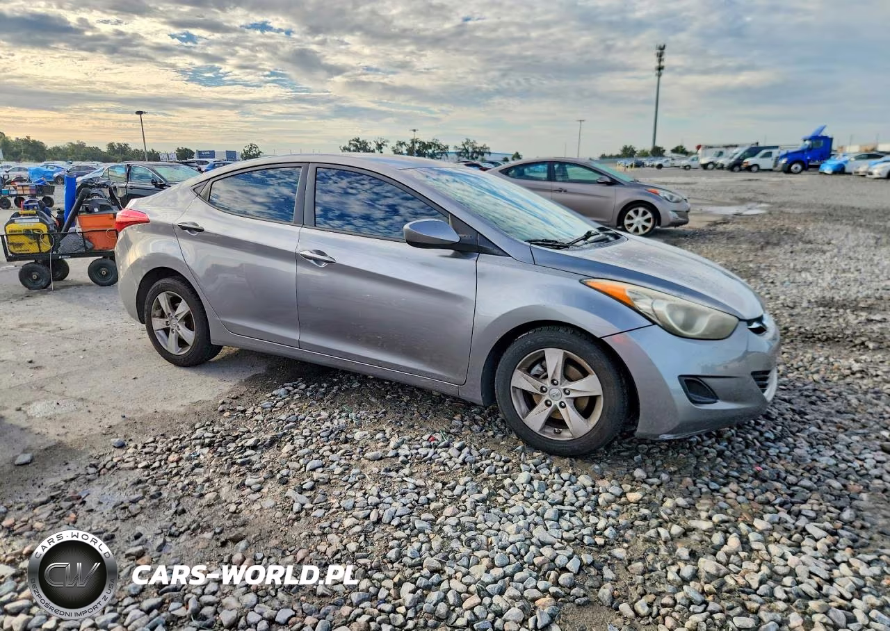 2011 Hyundai Elantra Gls VIN:KMHDH4AE1BU093775 - 4