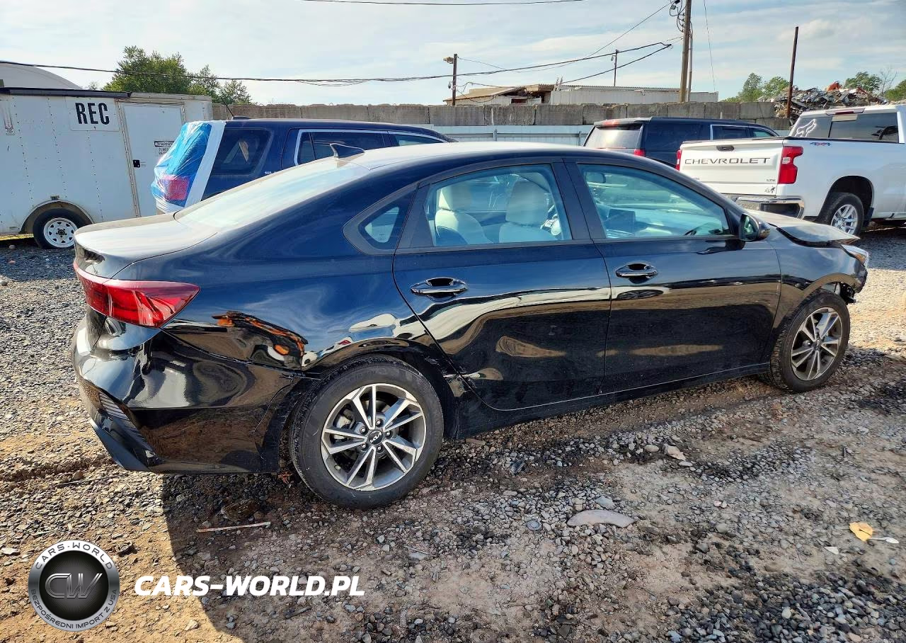2023 Kia Forte Lxs VIN:3KPF24AD6PE655732 - 3