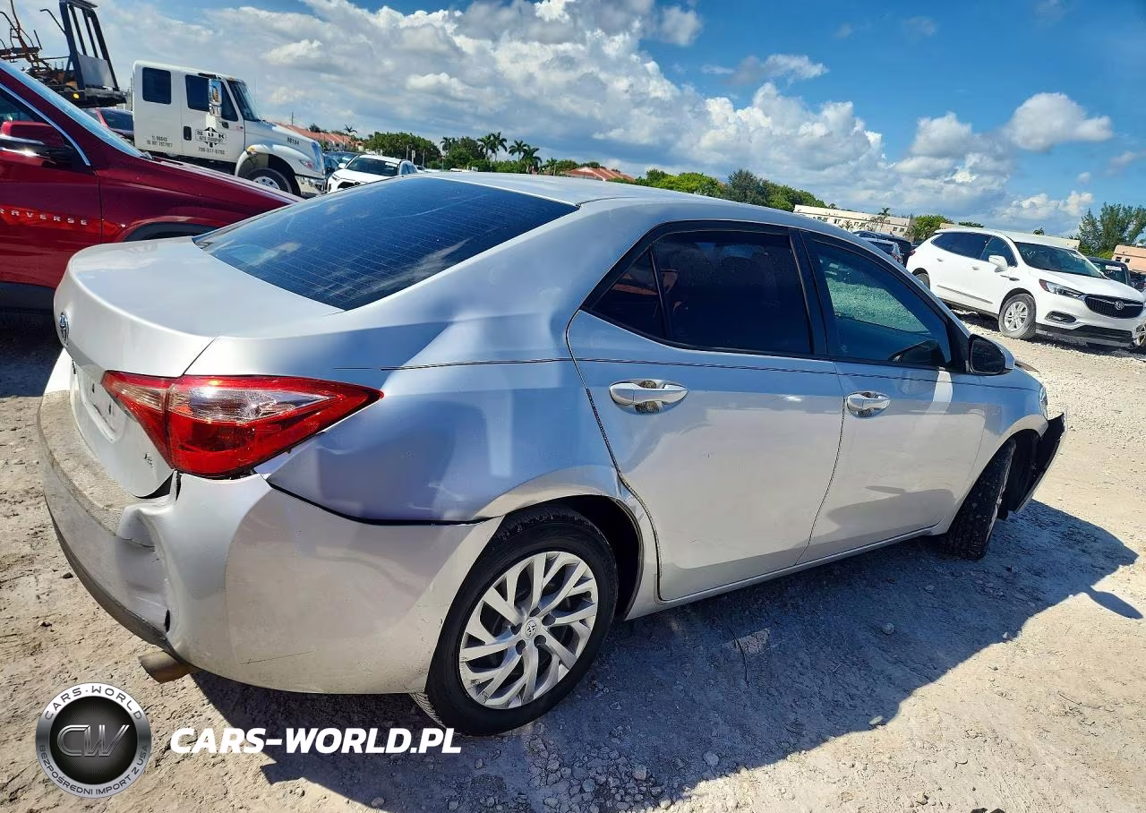 2017 Toyota Corolla Le VIN:5YFBURHE0HP668111 - 3