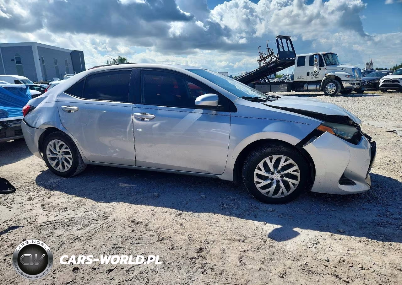 2017 Toyota Corolla Le VIN:5YFBURHE0HP668111 - 4