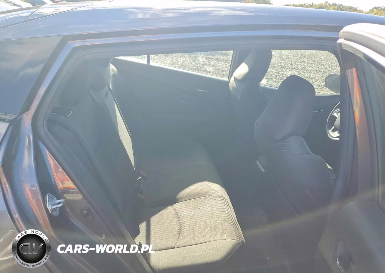 2016 Toyota Prius Two VIN:JTDKBRFUXG3007953 - 10