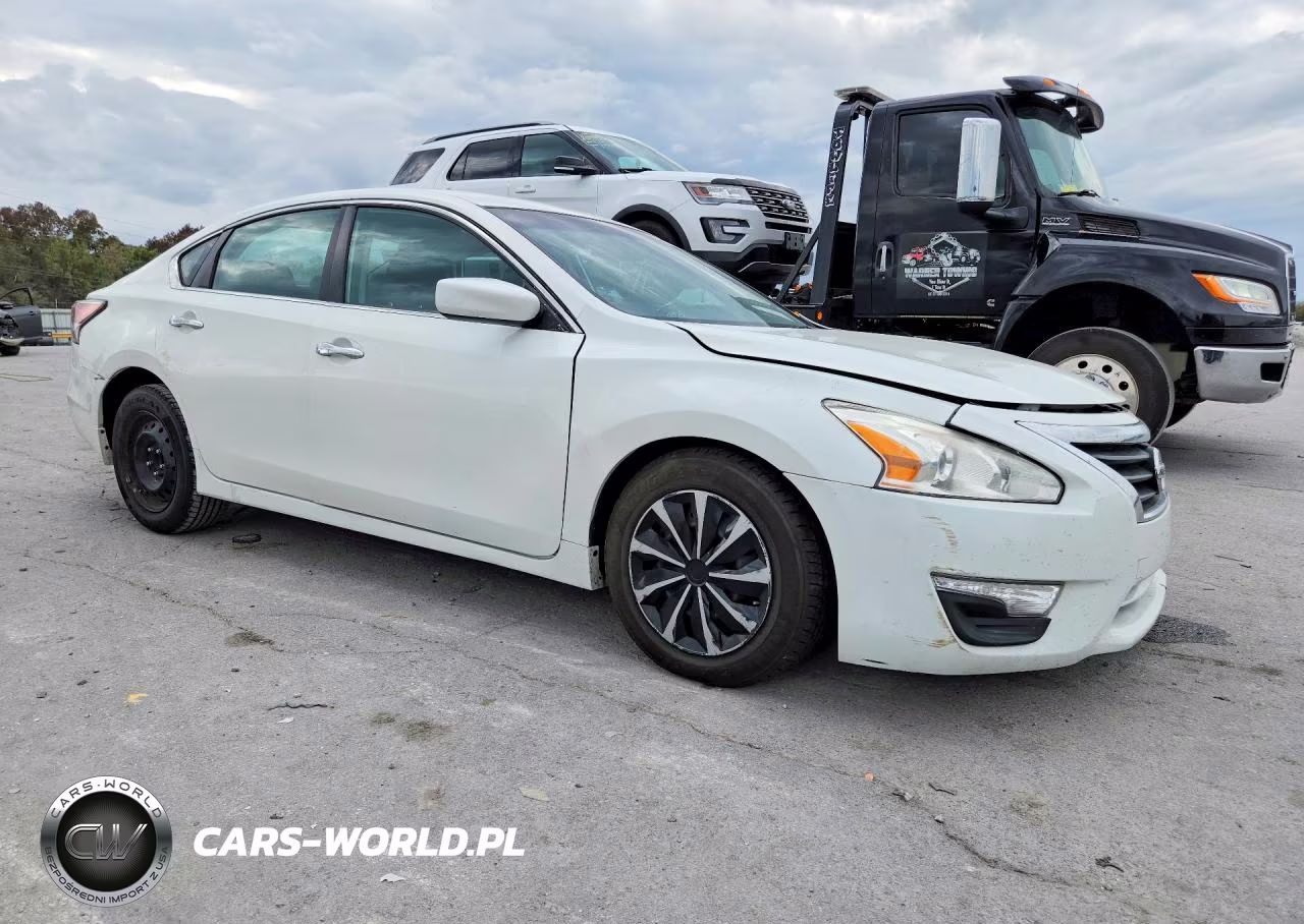 2014 Nissan Altima 2.5 S VIN:1N4AL3AP3EN351588 - 4