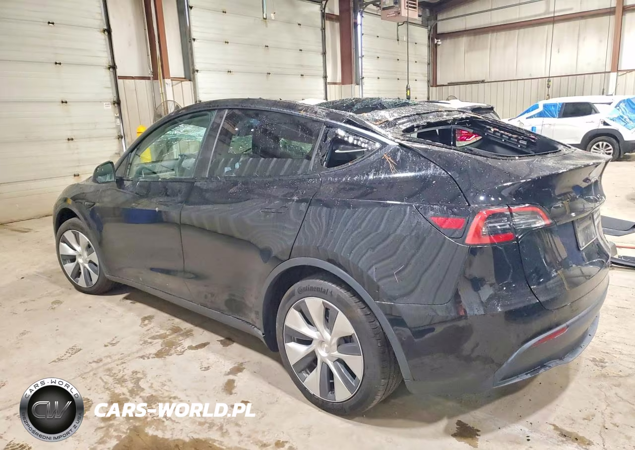 2022 Tesla Model Y VIN:7SAYGAEE2NF574832 - 2