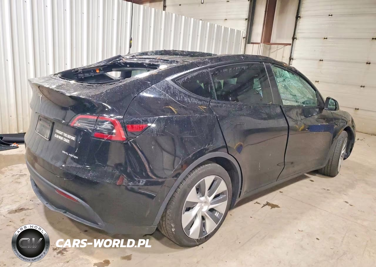 2022 Tesla Model Y VIN:7SAYGAEE2NF574832 - 3