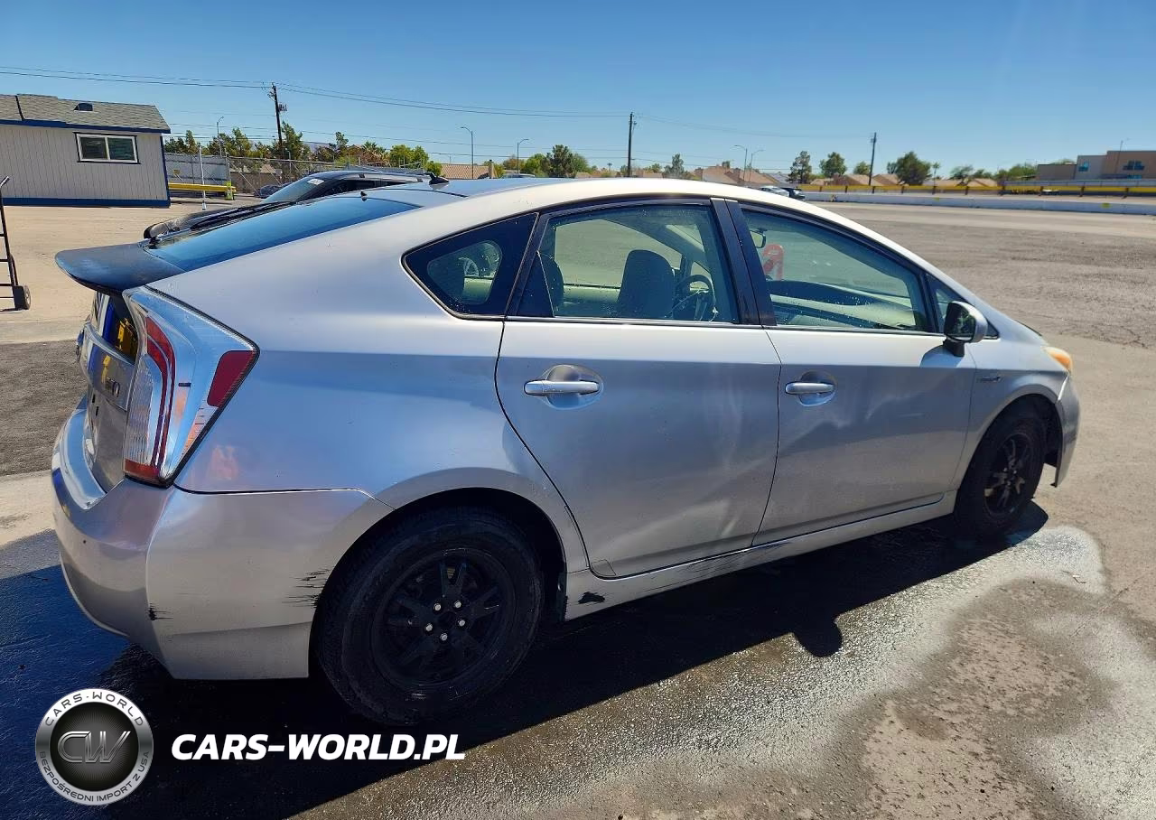 2013 Toyota Prius Two VIN:JTDKN3DU4D5660415 - 3