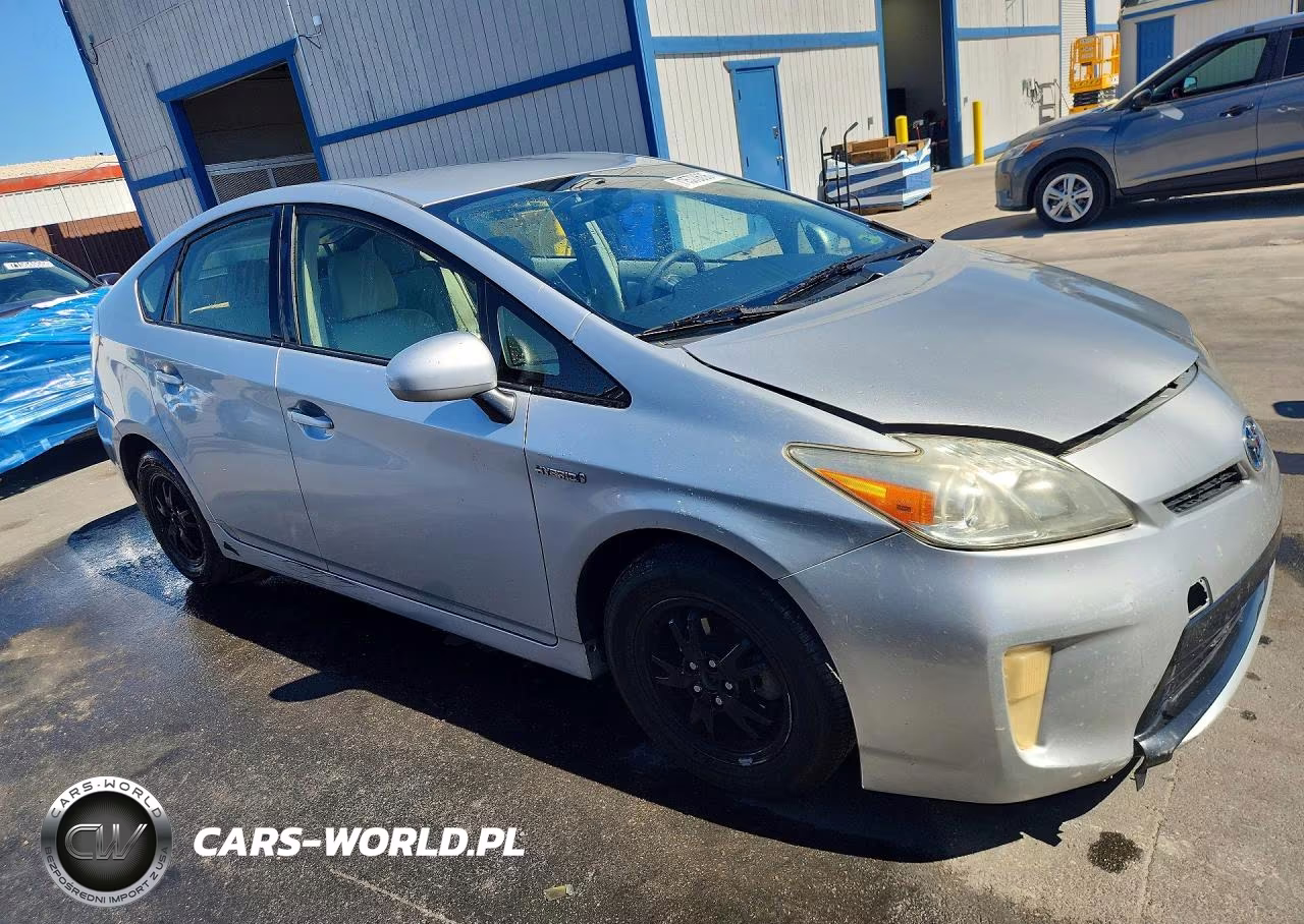 2013 Toyota Prius Two VIN:JTDKN3DU4D5660415 - 4