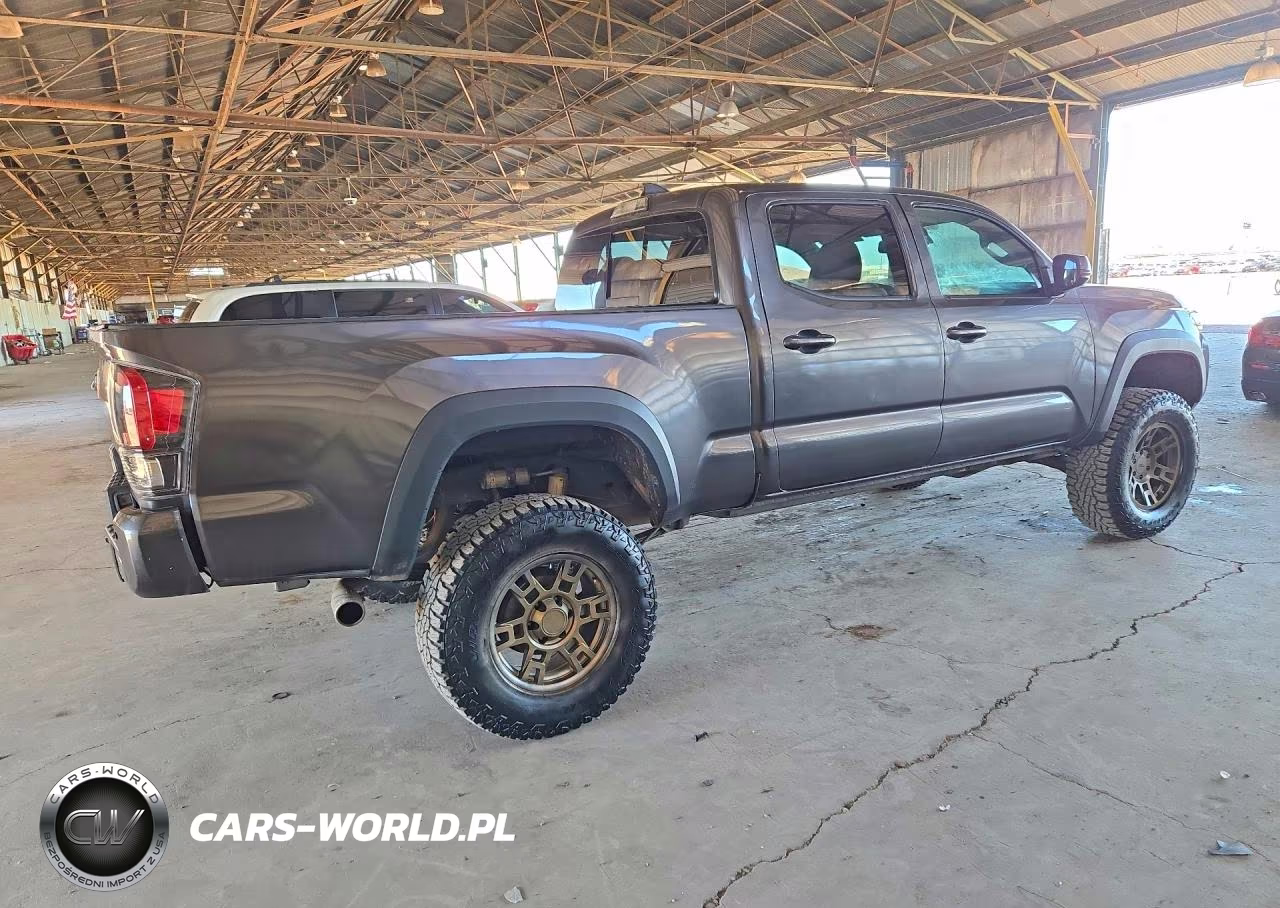 2018 Toyota Tacoma Trd Off-Road VIN:3TMDZ5BN6JM042135 - 3