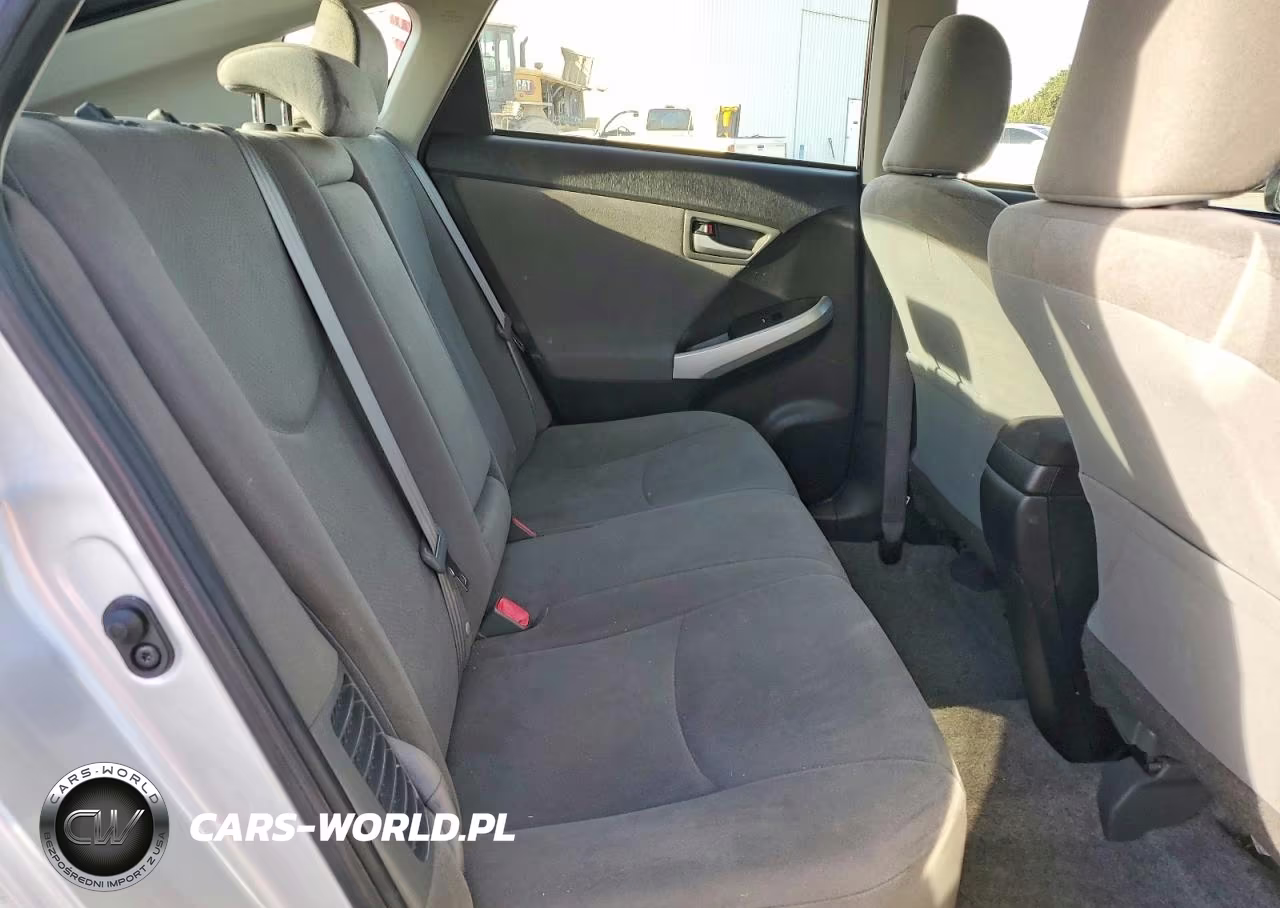 2015 Toyota Prius Two VIN:JTDKN3DU7F1877791 - 10