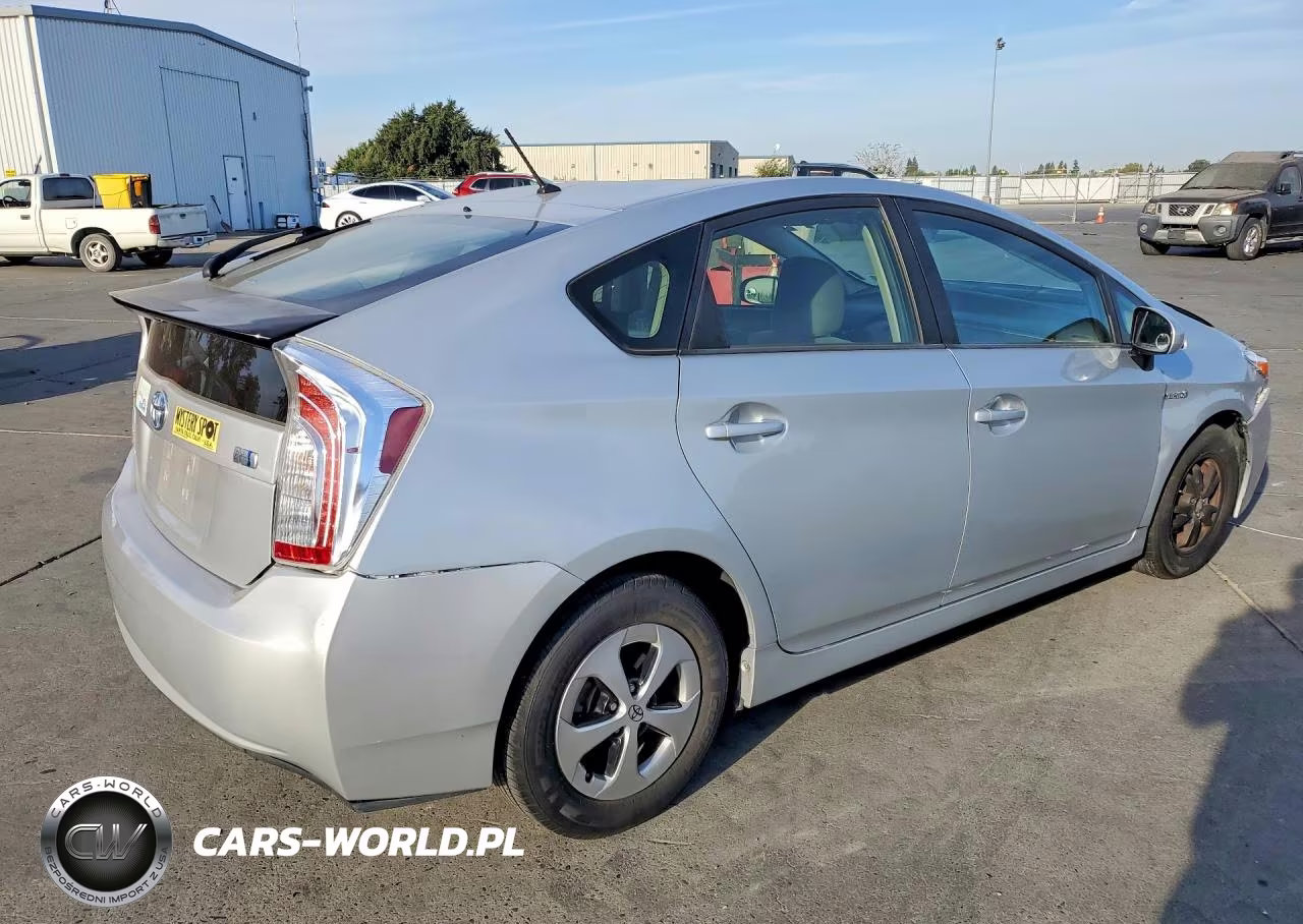 2015 Toyota Prius Two VIN:JTDKN3DU7F1877791 - 3