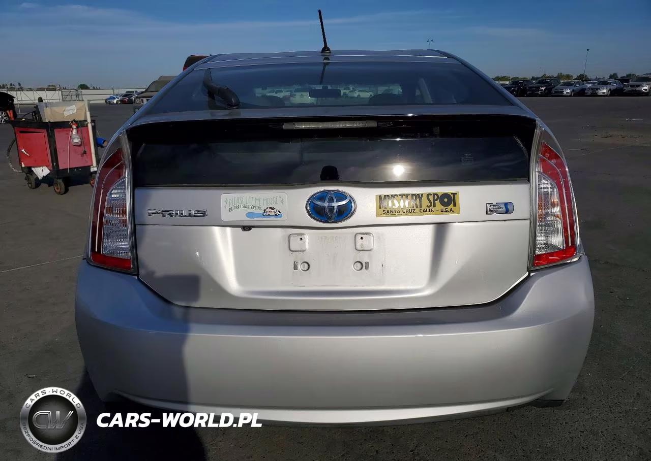 2015 Toyota Prius Two VIN:JTDKN3DU7F1877791 - 6