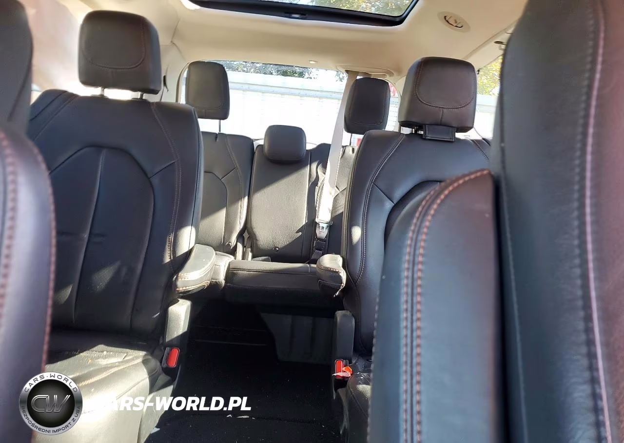 2019 Chrysler Pacifica Touring L Plus VIN:2C4RC1EGXKR541608 - 10