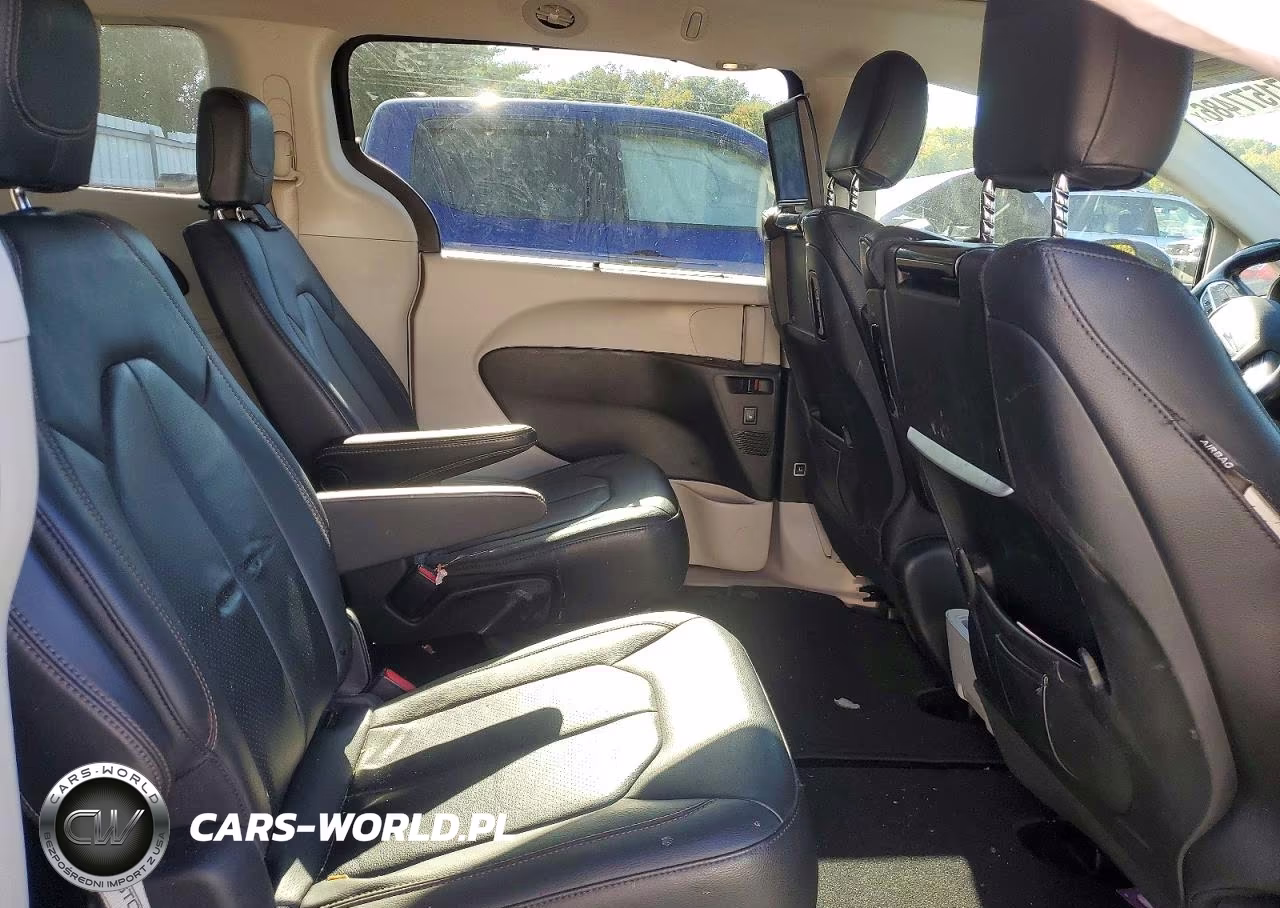 2019 Chrysler Pacifica Touring L Plus VIN:2C4RC1EGXKR541608 - 11