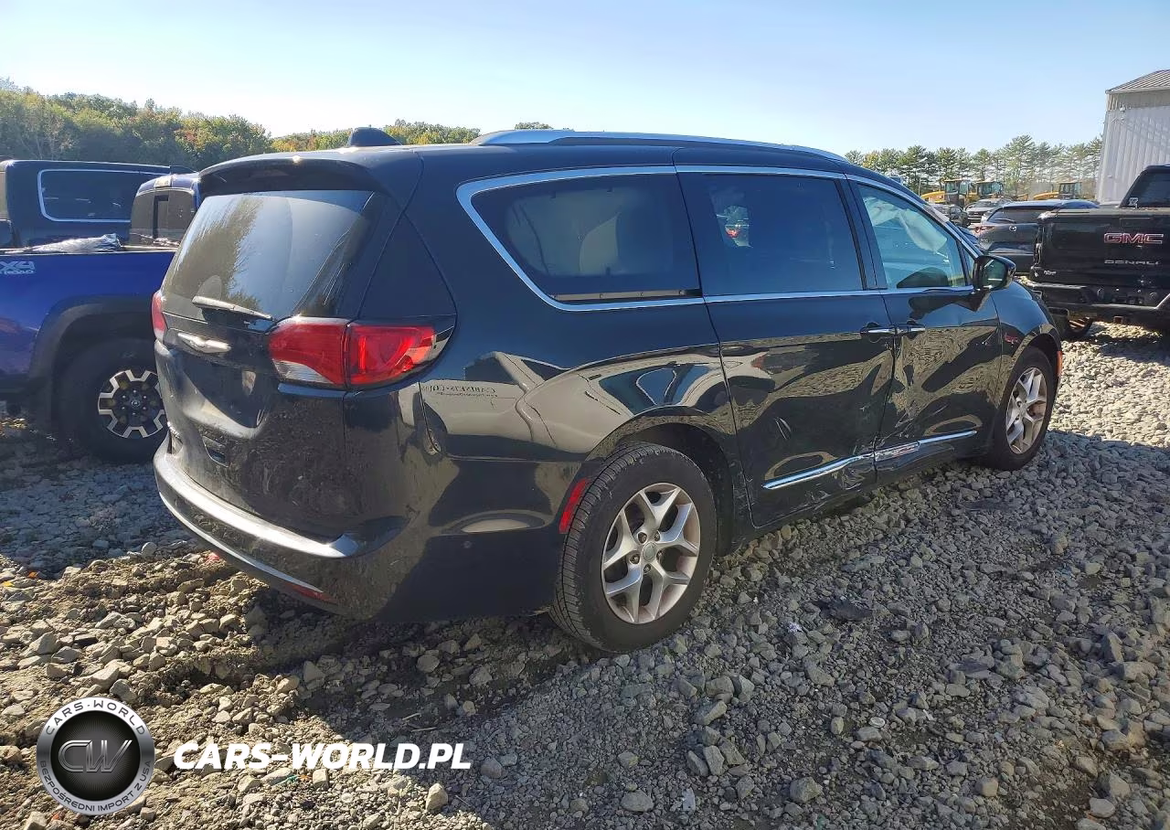 2019 Chrysler Pacifica Touring L Plus VIN:2C4RC1EGXKR541608 - 3
